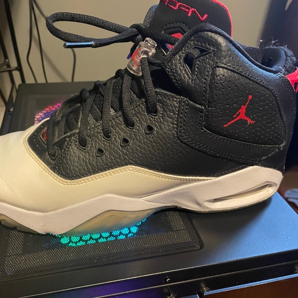 Jordan’s size 7y - Picture 2 of 3